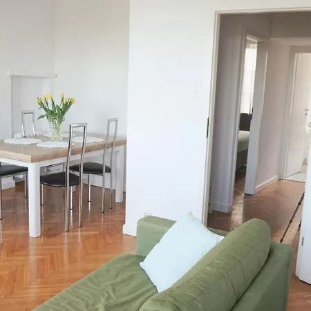 Old Town Apartment *